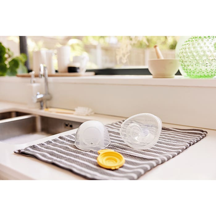 Medela - Freestyle Hands-free Breast Pump Lifestyle -3