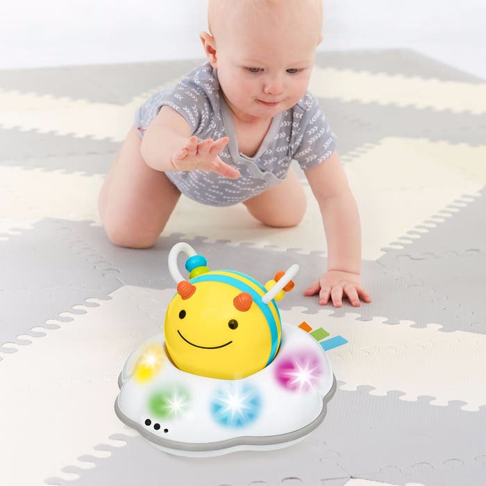 Skip Hop - Explore & More Follow-Crawl Bee 10
