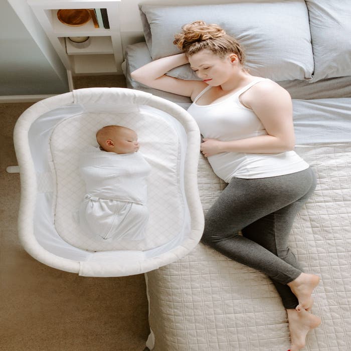BassiNest Swivel Sleeper (Essentia)