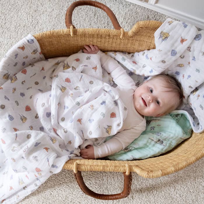 Harry Potter Hogwarts Swaddle (2 Pk) Lifestyle 2