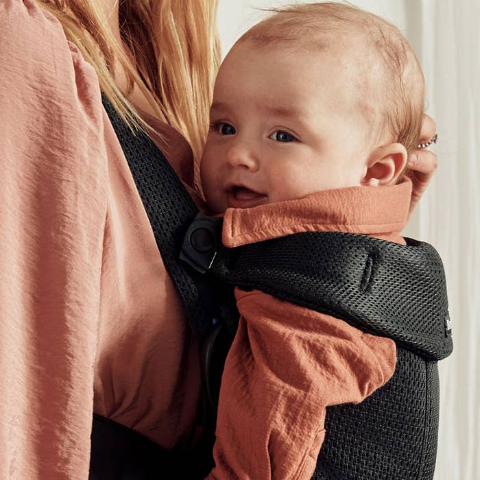 Baby Carrier Mini (3D Mesh) Black Lifestyle 5