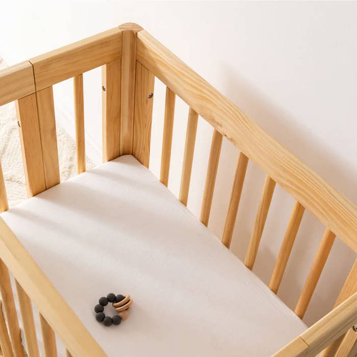 Babyletto - Muslin All-Stages Midi Crib Sheet-Lifestyle6