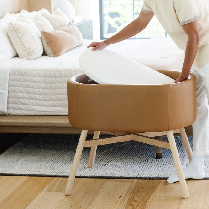 Babyletto x Gathre - Capsule Bassinet Camel  LS 4