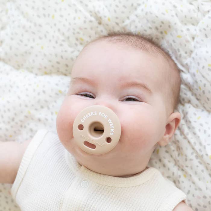 Bubbi Pacifier Lifestyle 5