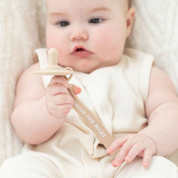 Bubbi Pacifier Lifestyle 7