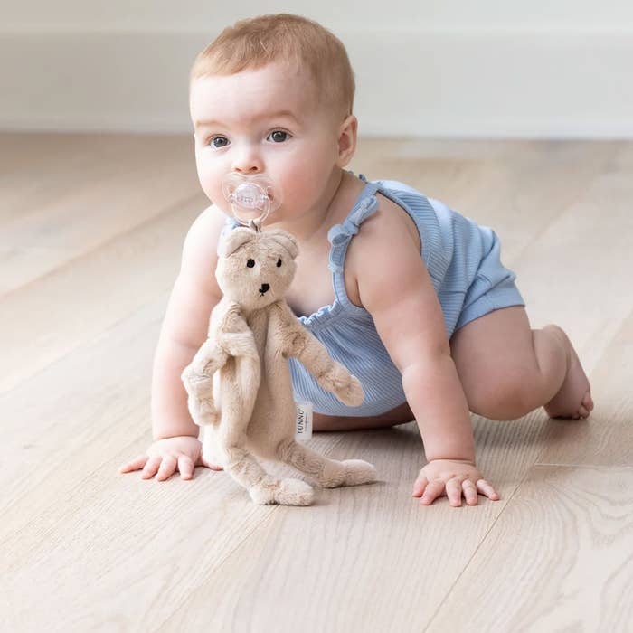 Pacifier Buddy Bear Lifestyle 2