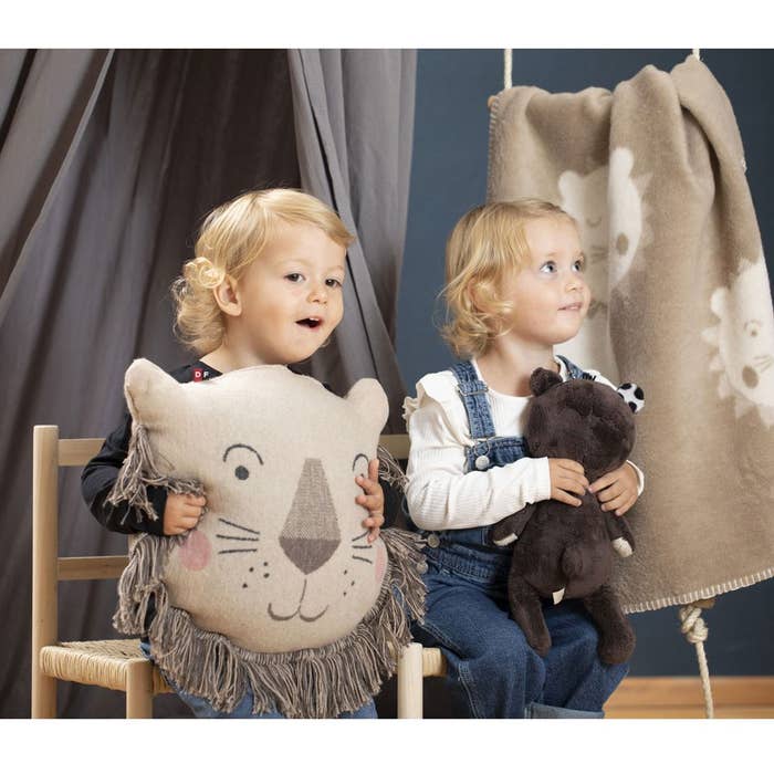 David Fussenegger - Cushion Filled Lion-Lifestyle3