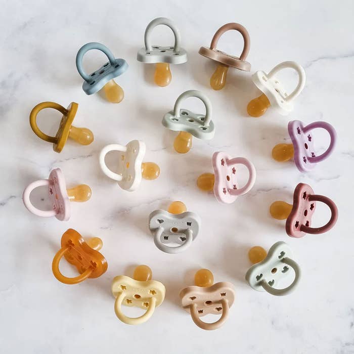Hevea-Orthodonic Pacifier 2 Pk (3-36M)-Lifestyle4