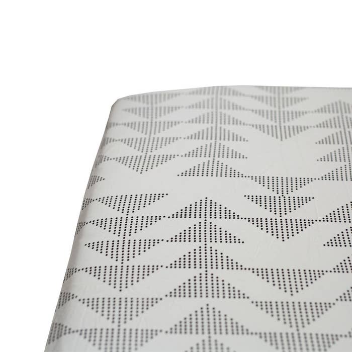  Indigo Arrow x FREED - Niiwin Crib Sheet-Lifestyle5