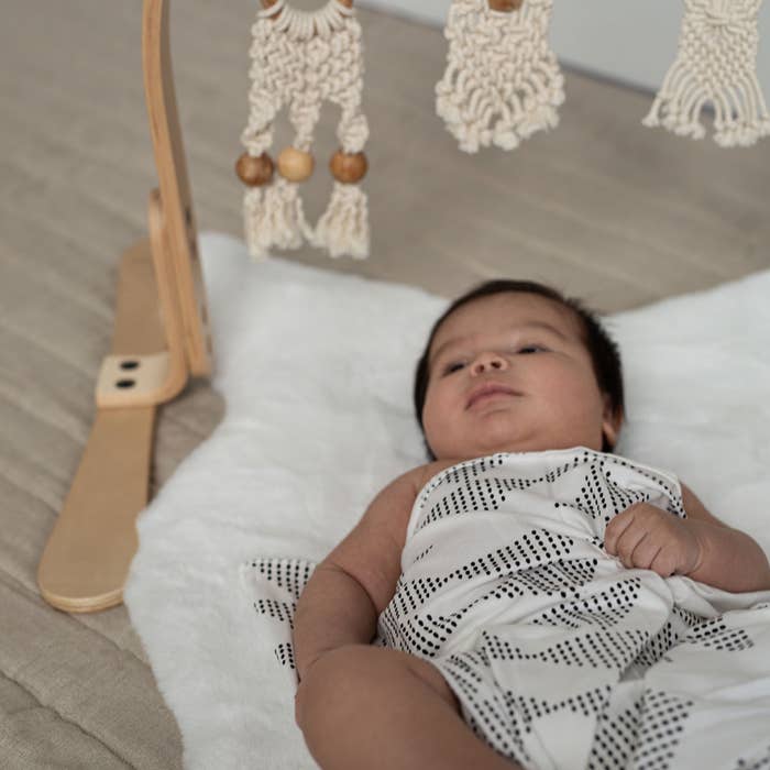 Indigo Arrow x FREED - Niiwin Swaddle Blanket-Lifestyle12