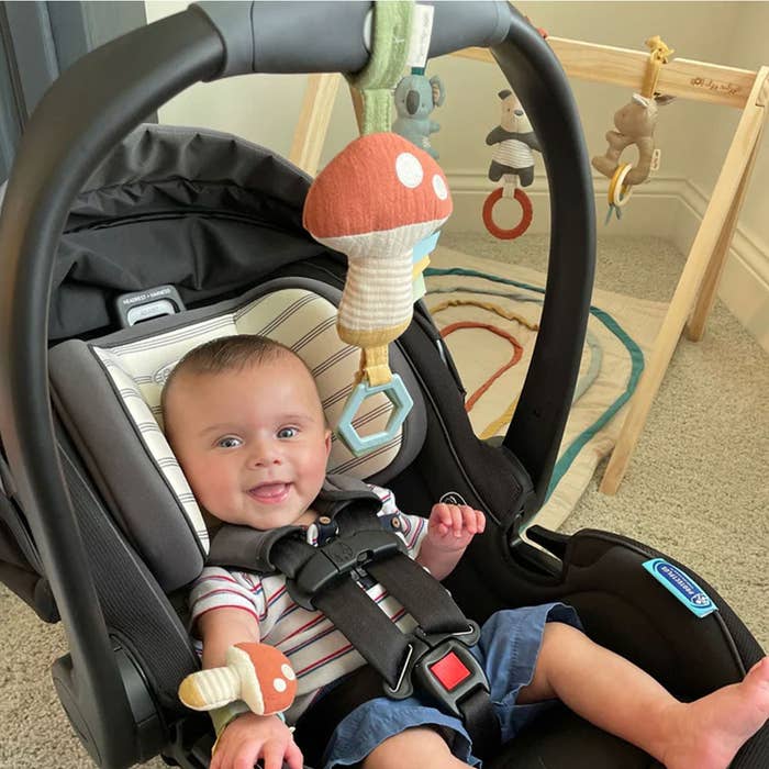 Itzy Ritzy - Ritzy Jingle Travel Toy -Lifestyle9