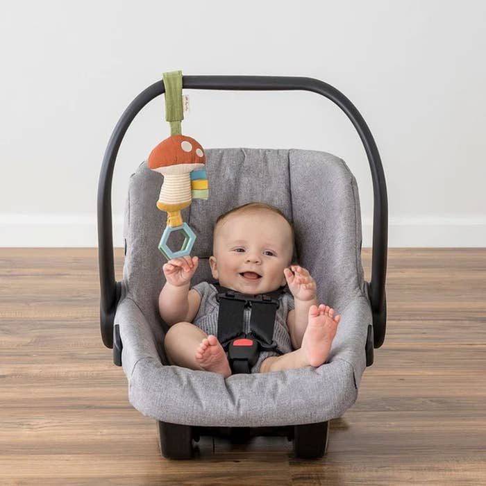 Itzy Ritzy - Ritzy Jingle Travel Toy -Lifestyle10