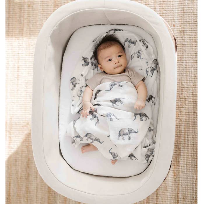  Lil North Co. - Bamboo Muslin Swaddle-Lifestyle2