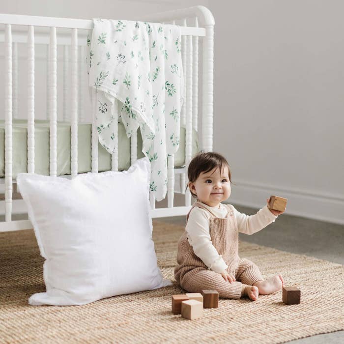 Lil North Co. - Linen Pillow - White - Lifestyle -1