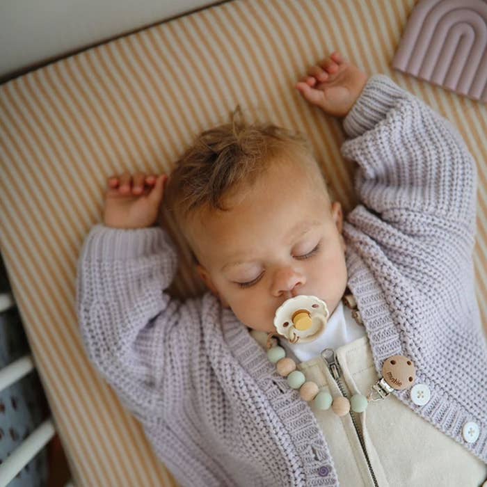 Mushie - Muslin Crib Sheet-lifestyle4