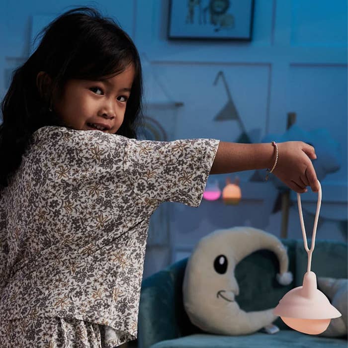 Hook 'N Go Pendant LED Nightlight 12