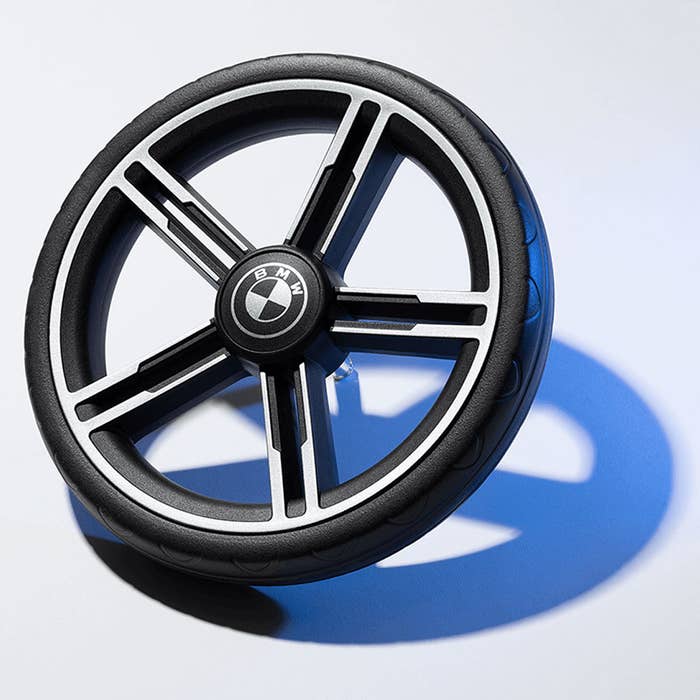 TRVL LX Stroller (BMW) Lifestyle 12
