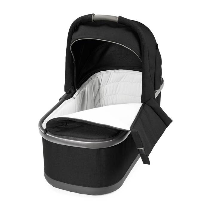 Agio Z4 Bassinet Lifestyle 3
