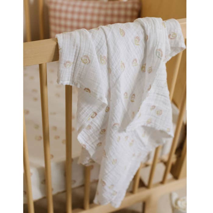 Pehr - Summer Bugs Swaddle-Lifestyle2