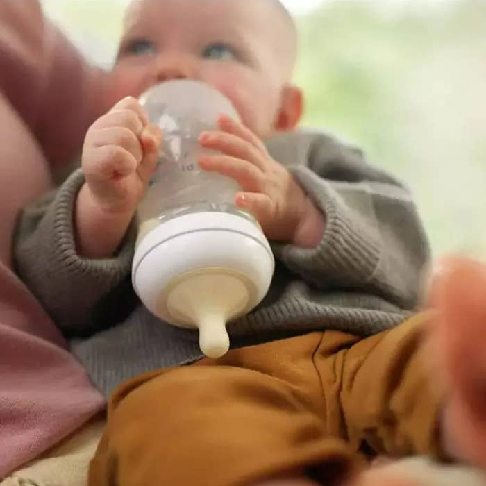 Philips Avent - Natural Nipple - Medium Flow 1m+ -Lifestyle6
