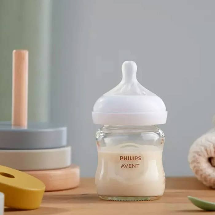 Philips Avent - Natural Glass Bottle -4 oz-3 Pk-Lifestyle2