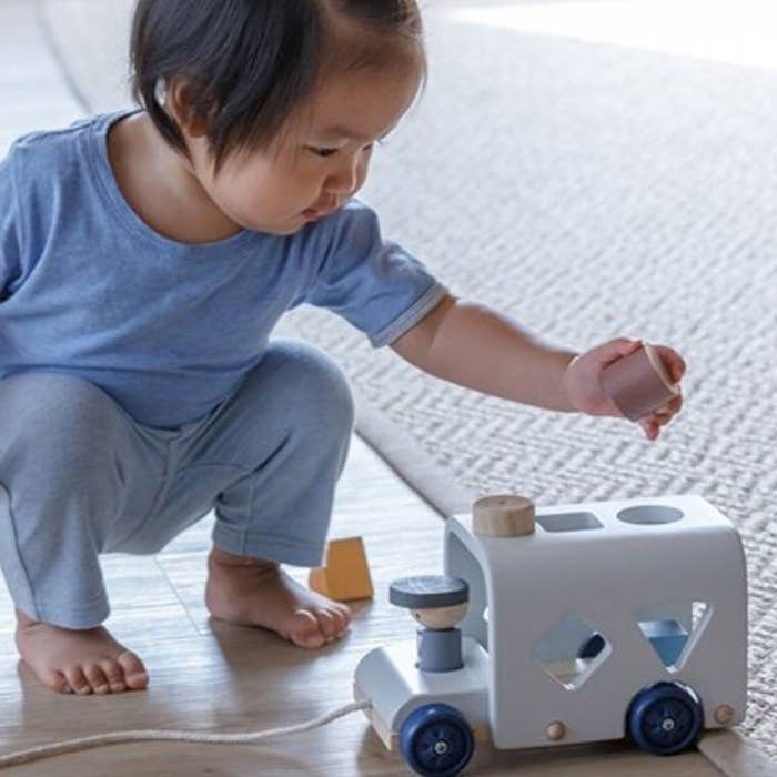 Plan Toys - Sorting Bus  - 4