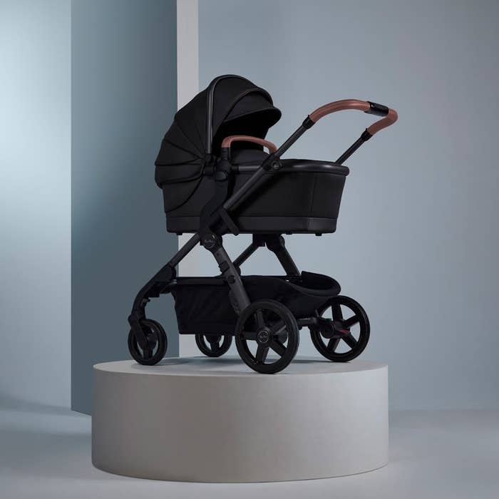 Wave 3 Stroller Lifestyle 5