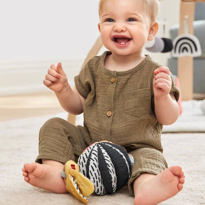 Discoverosity Montessori-Inspired Stroller Toy Lifestyle 7